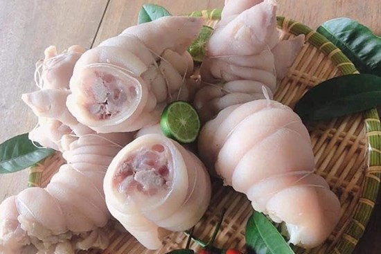Móng giò rút xương rẻ đáng ngờ, sang tay cả tấn, ngày lãi tiền triệu