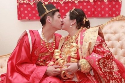 Hôn nhân trái ngược của con gái 3 tỷ phú giàu nhất châu Á