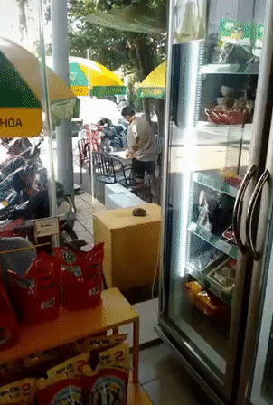 Xôn xao clip nghi vấn Hoài Lâm đi bán cafe vỉa hè kiếm tiền mưu sinh ở quê-2