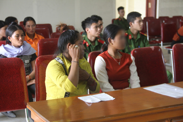 Cuộc đời cay đắng của cô bé bị lừa bán và làm mẹ ở tuổi 15-1