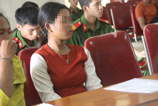 Cuộc đời cay đắng của cô bé bị lừa bán và làm mẹ ở tuổi 15