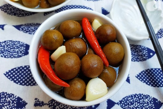 Bí quyết làm sấu ngâm mắm tỏi ớt giòn ngon hết nấc của mẹ đảm Hải Phòng