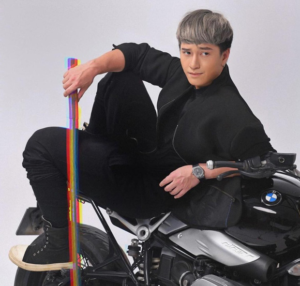 Nghi vấn Huỳnh Anh cố tình khoe xế hộp để cà khịa” chuyện đi con Mẹc nhún nhẩy Hồ Tây của ai kia?-2