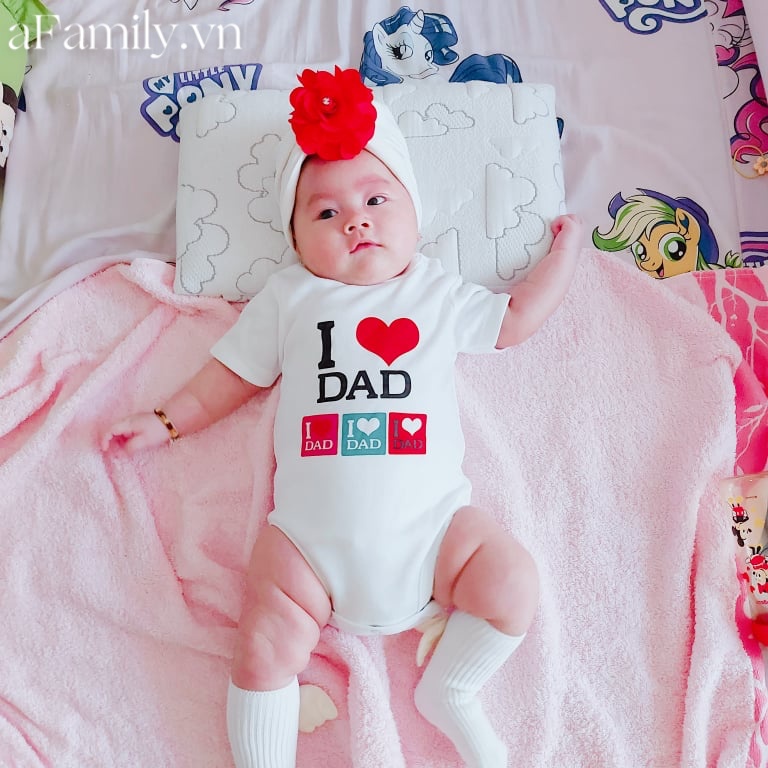 Cười xỉu cảnh bố trông con có 1-0-2: Không chỉ giành đồ chơi của đứa lớn mà còn để đứa bé nằm như cá mắc cạn đến thương-3