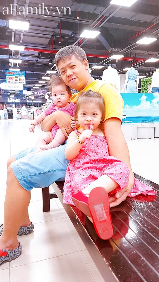 Cười xỉu cảnh bố trông con có 1-0-2: Không chỉ giành đồ chơi của đứa lớn mà còn để đứa bé nằm như cá mắc cạn đến thương-4