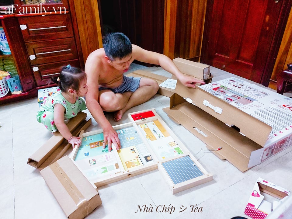 Cười xỉu cảnh bố trông con có 1-0-2: Không chỉ giành đồ chơi của đứa lớn mà còn để đứa bé nằm như cá mắc cạn đến thương-5