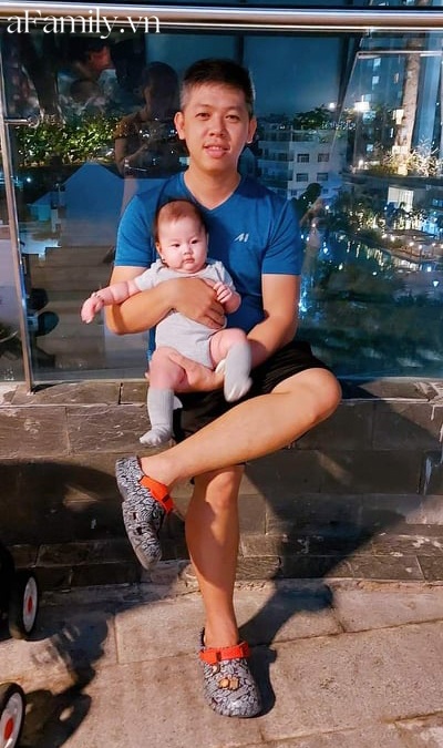 Cười xỉu cảnh bố trông con có 1-0-2: Không chỉ giành đồ chơi của đứa lớn mà còn để đứa bé nằm như cá mắc cạn đến thương-6