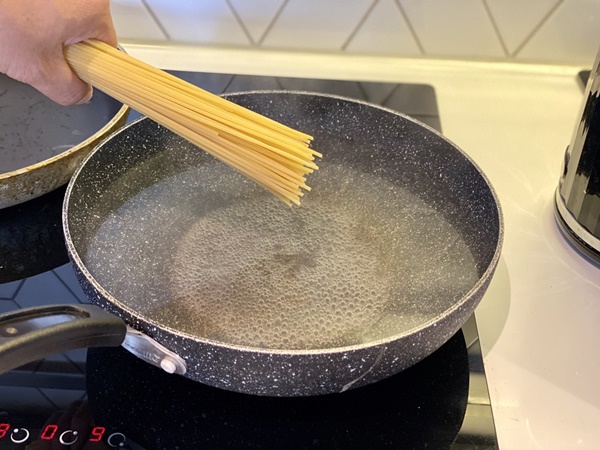 Chàng trai Việt chỉ cách làm mì sốt cua ngon như nhà hàng-2