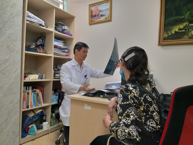 Bệnh viện Bạch Mai: Nghi vấn cắt xén thời gian điện não video cho bệnh nhân tâm thần từ 12 tiếng xuống còn 40 phút-3