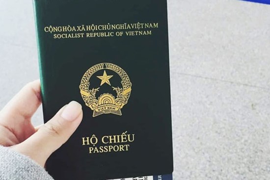 Từ 1/7, công dân Việt Nam không cần phải về quê để làm hộ chiếu