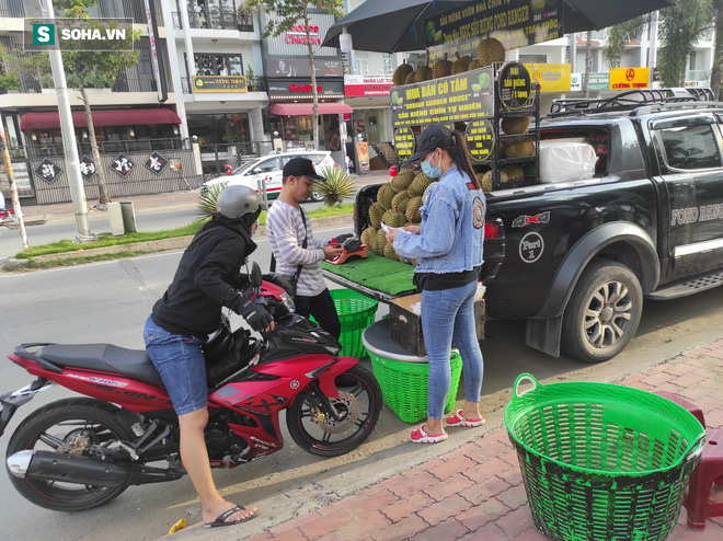 Đem xe tiền tỷ đi bán sầu rong, lời 2 triệu/ngày-1