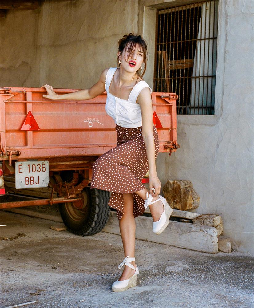 4 mẫu chân váy xinh như mộng được phụ nữ Pháp si mê từ năm này qua tháng khác, bạn sắm theo là style đã lên đời rồi-1