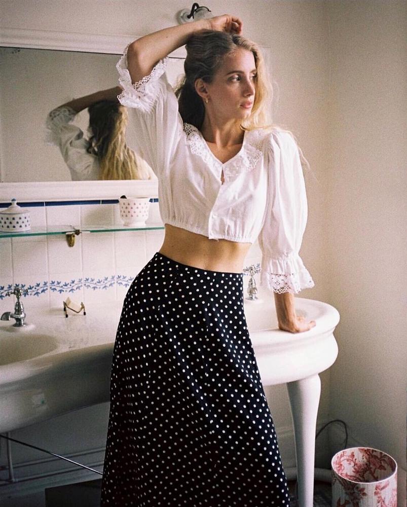 4 mẫu chân váy xinh như mộng được phụ nữ Pháp si mê từ năm này qua tháng khác, bạn sắm theo là style đã lên đời rồi-2