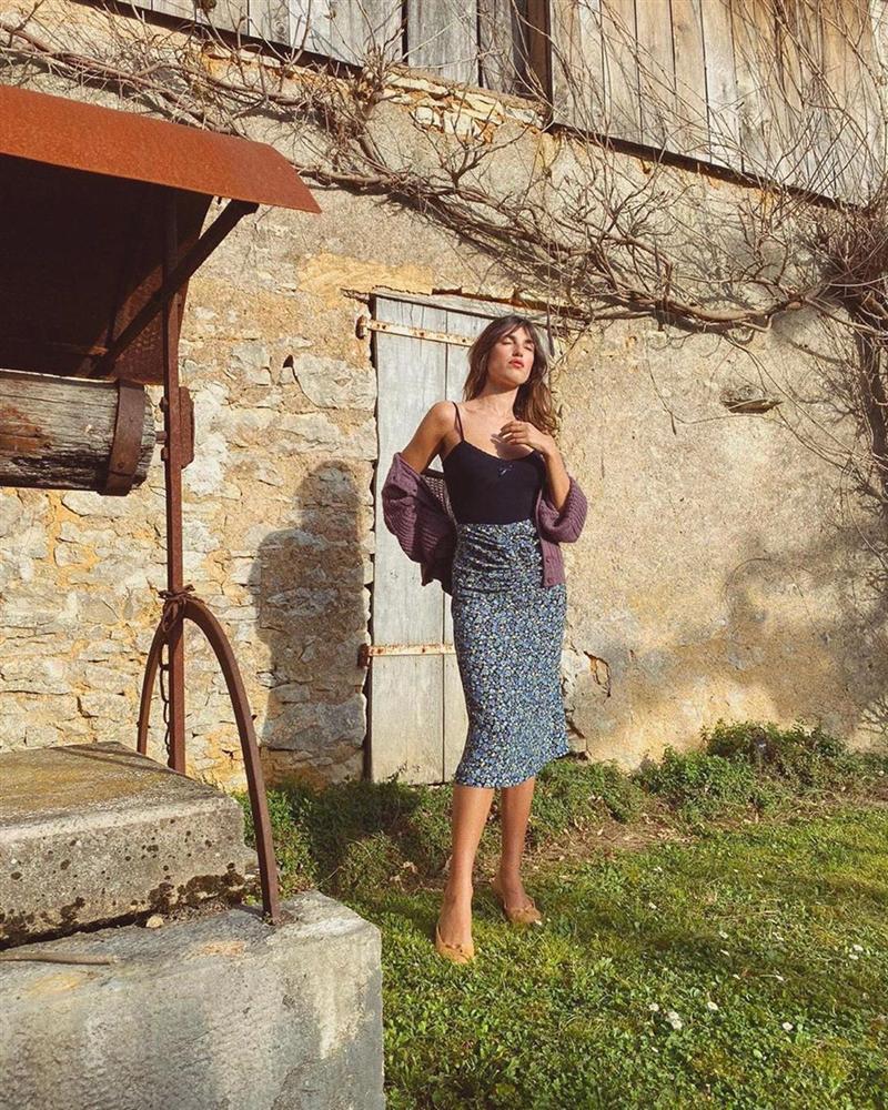 4 mẫu chân váy xinh như mộng được phụ nữ Pháp si mê từ năm này qua tháng khác, bạn sắm theo là style đã lên đời rồi-10