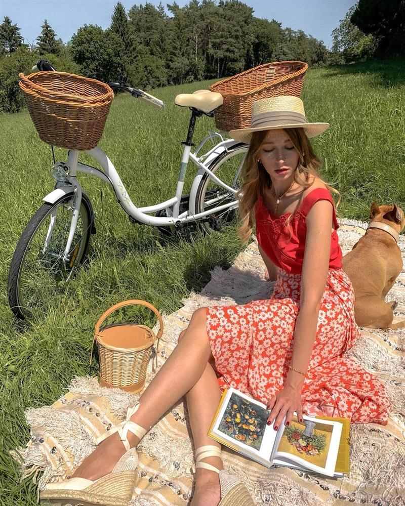 4 mẫu chân váy xinh như mộng được phụ nữ Pháp si mê từ năm này qua tháng khác, bạn sắm theo là style đã lên đời rồi-11