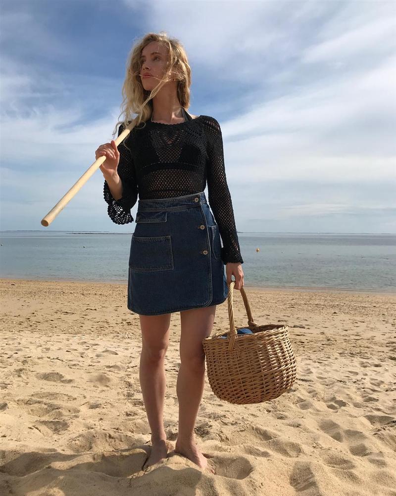 4 mẫu chân váy xinh như mộng được phụ nữ Pháp si mê từ năm này qua tháng khác, bạn sắm theo là style đã lên đời rồi-14