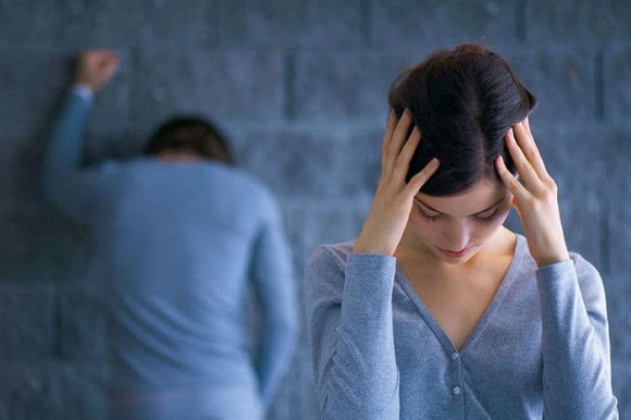 Hễ đòi ly hôn chồng lại đưa cho tôi một số tiền lớn, cố nhắm mắt chung giường đến ngày quyết ra tòa thì điều bất ngờ xảy ra-1