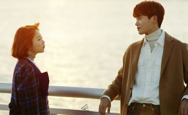 Chồng khóa cửa không cho vào phòng tân hôn, tôi ngậm ngùi ngủ trên sofa rồi ngã khuỵu phát hiện sự thật chỉ xuất hiện lúc nửa đêm-1