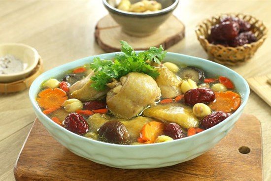 Mùa sen, làm ngay món gà hầm củ sen bổ dưỡng lại thanh mát