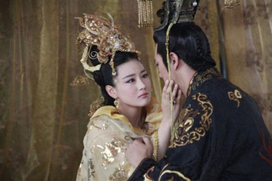 Mỹ nhân bị coi là hồ ly tinh, vì ghen tuông mà sẵn sàng giết tất cả những ai mon men đến gần Hoàng đế bằng cách thức man rợ nhất