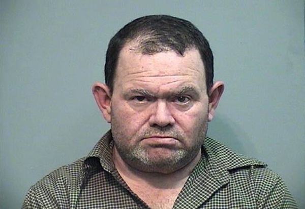 Gia đình hạnh phúc tan vỡ, con gái bị bố ruột hành hạ, nhốt trong chuồng chó đến chết, khoảnh khắc cuối đời của nạn nhân khiến cảnh sát bật khóc-2