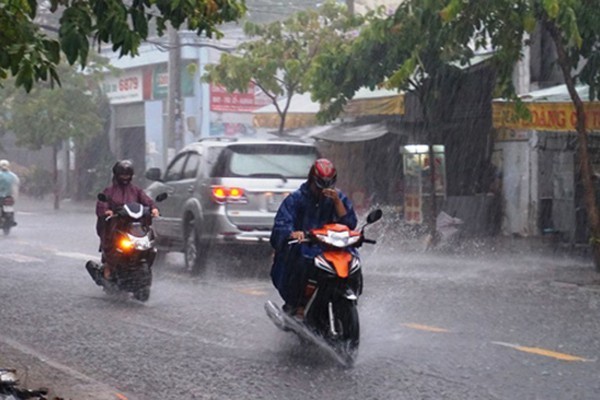 Dự báo thời tiết 30/6: Hà Nội vẫn nắng nóng, chiều dịu mát nhờ mưa dông-1