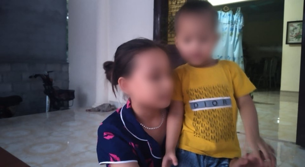 Người phát hiện cháu bé bị bỏ rơi dưới hố gas: Tôi đang xem lại ảnh cháu thì nhận được tin dữ, cứ nghĩ cháu sẽ vượt qua vậy mà…”-1