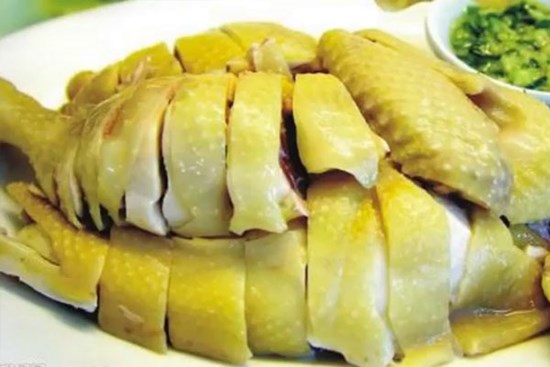 Mẹ Việt ở Thụy Điển bật mí 4 bí quyết luộc và chặt gà nguyên con không bị nát, xếp lên đĩa ai cũng phải trầm trồ
