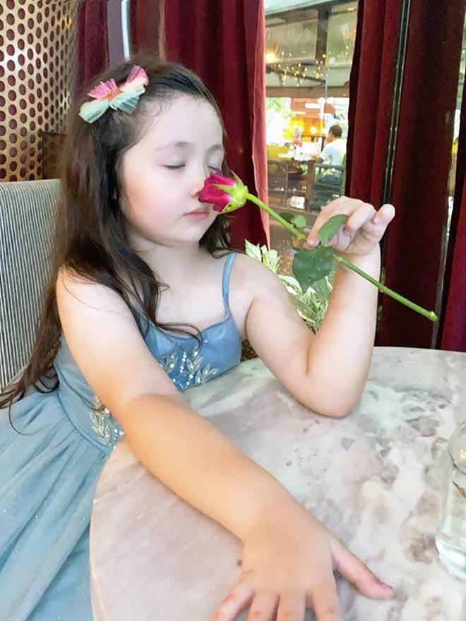 Lâu lắm Elly Trần mới khoe hình con gái, Cadie Mộc Trà giờ đã điệu như nàng thơ-2