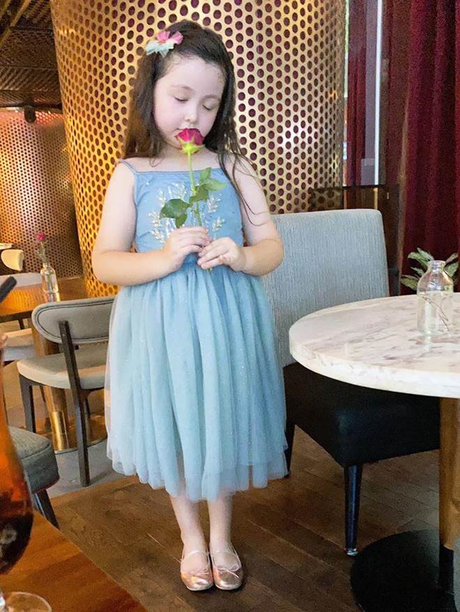 Lâu lắm Elly Trần mới khoe hình con gái, Cadie Mộc Trà giờ đã điệu như nàng thơ-4