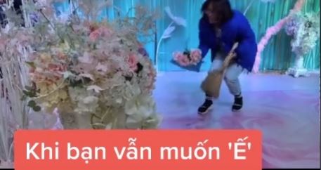 Tình huống tréo ngoe xảy ra ngay trong lễ cưới khiến cô dâu chú rể ngơ ngác còn hội bạn bè thì ngao ngán quay đi-3