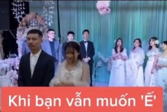 Tình huống tréo ngoe xảy ra ngay trong lễ cưới khiến cô dâu chú rể ngơ ngác còn hội bạn bè thì ngao ngán quay đi