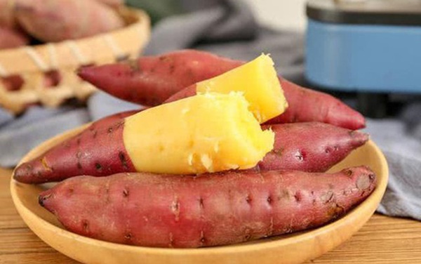 Mùa hè ăn khoai lang khác nào uống một thang thuốc bổ, nhưng 3 nhóm người này dù thèm cũng đừng ăn kẻo ảnh hưởng sức khỏe-1