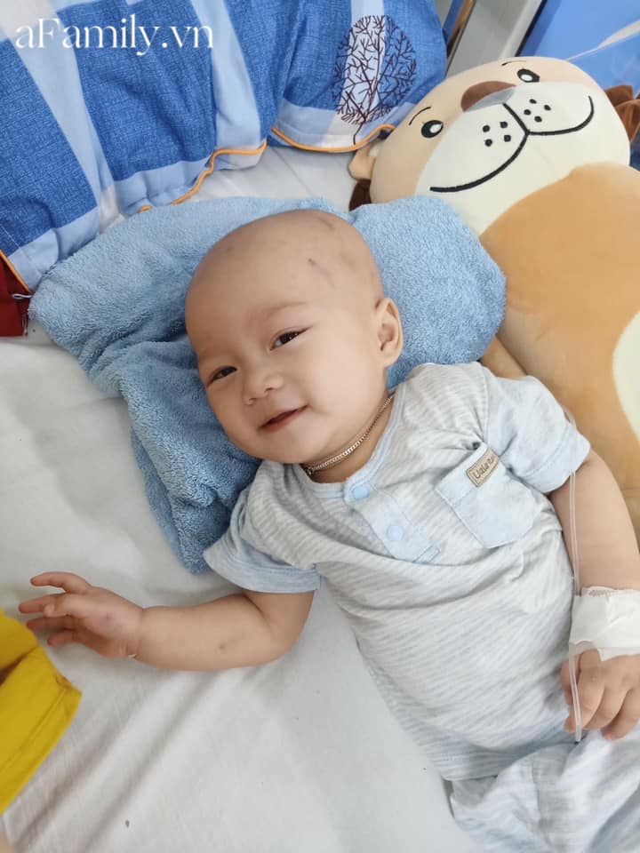 Xót xa bé trai 14 tháng tuổi liền lúc mắc 2 bệnh ung thư, nhìn con cười mà bố mẹ không cầm được nước mắt-5