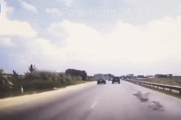 Xe ô tô chở 5 người lao xuống biển, 4 người nguy kịch tại Quảng Ninh-4