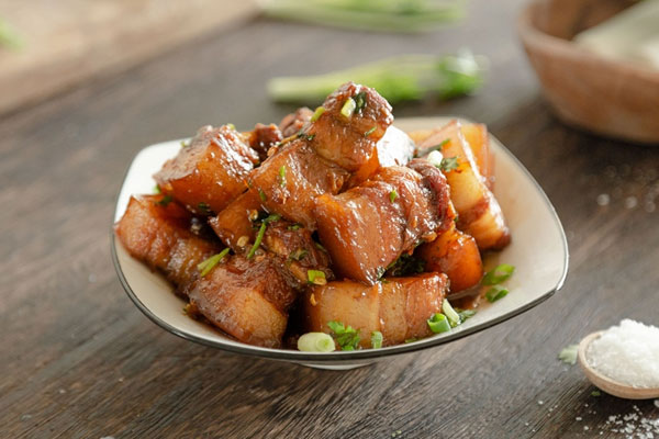 Thanh niên gây tranh cãi khi đặt miếng vải xô trên mặt nồi thịt đang kho, nhưng thứ gây cười bể bụng lại chính là bình luận của các chuyên gia ẩm thực mạng xã hội!-3