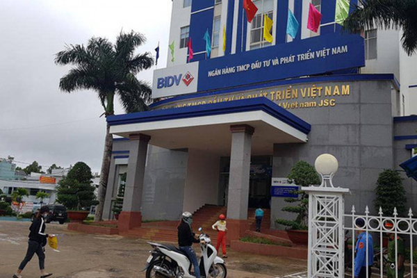 Nữ nhân viên ngân hàng vỡ nợ gần 200 tỷ: Có 8 người cho vay, người nhiều nhất 130 tỷ-2