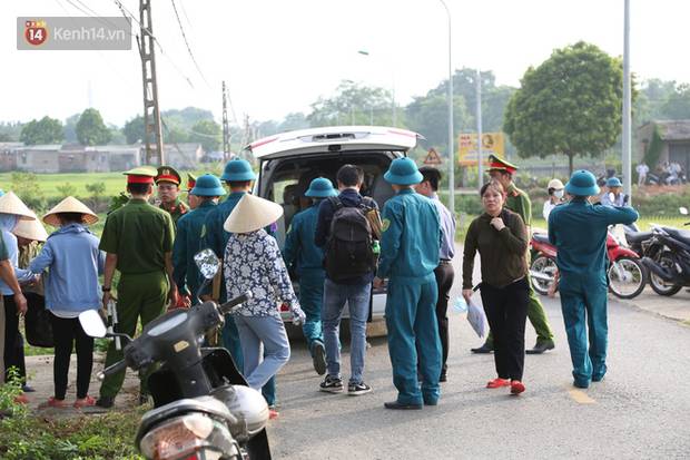 Đám tang lặng lẽ của bé sơ sinh bị mẹ bỏ rơi dưới hố gas, không có người thân bên cạnh: Con mạnh mẽ lắm rồi, yên nghỉ nhé”-1