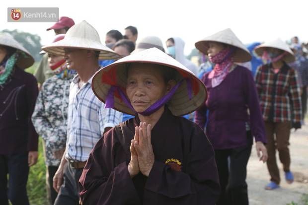 Đám tang lặng lẽ của bé sơ sinh bị mẹ bỏ rơi dưới hố gas, không có người thân bên cạnh: Con mạnh mẽ lắm rồi, yên nghỉ nhé”-8