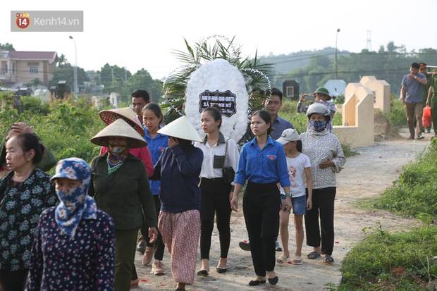 Đám tang lặng lẽ của bé sơ sinh bị mẹ bỏ rơi dưới hố gas, không có người thân bên cạnh: Con mạnh mẽ lắm rồi, yên nghỉ nhé”-9