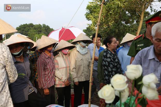 Đám tang lặng lẽ của bé sơ sinh bị mẹ bỏ rơi dưới hố gas, không có người thân bên cạnh: Con mạnh mẽ lắm rồi, yên nghỉ nhé”-13