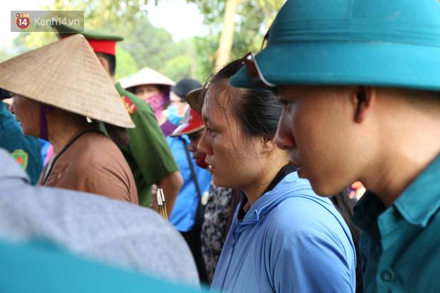 Đám tang lặng lẽ của bé sơ sinh bị mẹ bỏ rơi dưới hố gas, không có người thân bên cạnh: Con mạnh mẽ lắm rồi, yên nghỉ nhé”-15