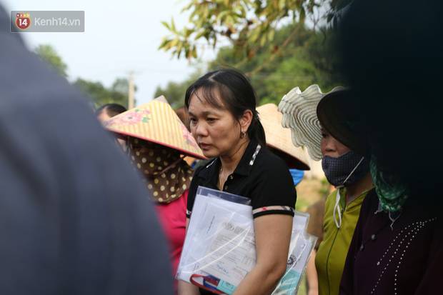 Đám tang lặng lẽ của bé sơ sinh bị mẹ bỏ rơi dưới hố gas, không có người thân bên cạnh: Con mạnh mẽ lắm rồi, yên nghỉ nhé”-16