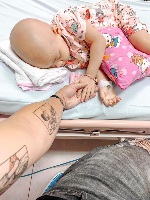 Hành trình cùng con chống chọi với ung thư của ông bố trẻ khiến bao người bật khóc-15