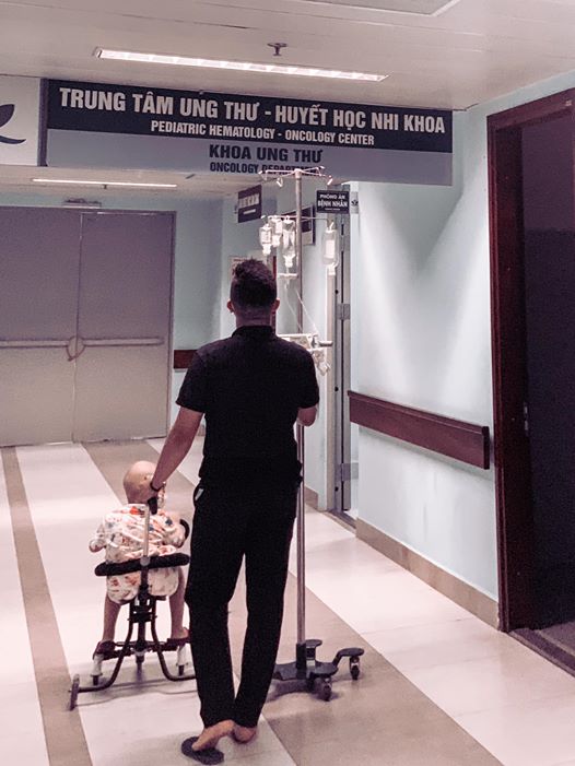 Hành trình cùng con chống chọi với ung thư của ông bố trẻ khiến bao người bật khóc-17