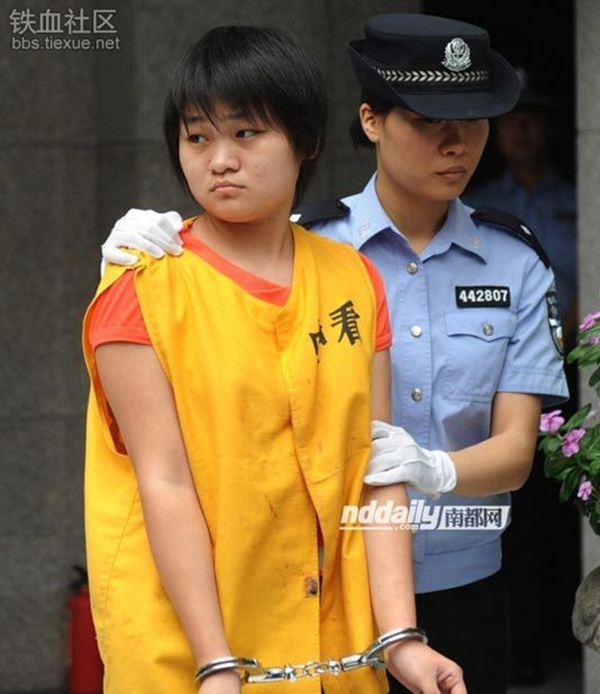 Thảm án trong nhà vệ sinh: Con gái ngoan hiền tự tay vấy bẩn chính mình khi sát hại bố mẹ và động cơ gây án đến hiện tại vẫn là ẩn số-2