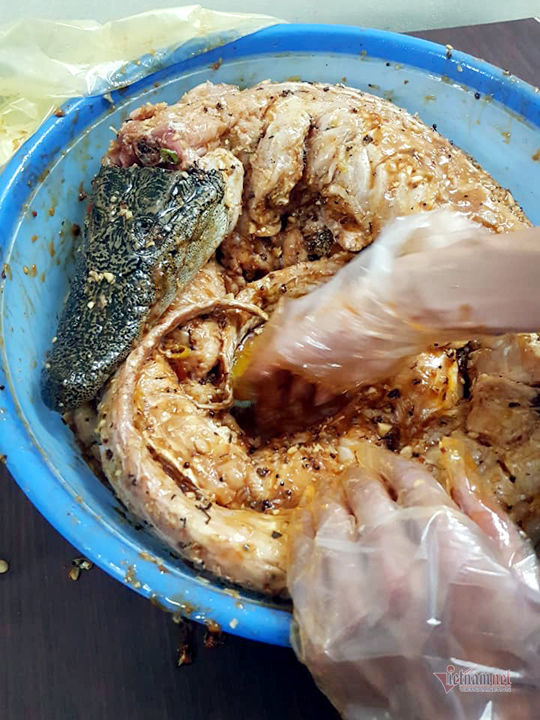 Cá sấu nguyên con rẻ như rau, nướng ăn liền ngày bán 2 tạ-4