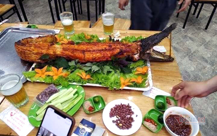 Cá sấu nguyên con rẻ như rau, nướng ăn liền ngày bán 2 tạ-10