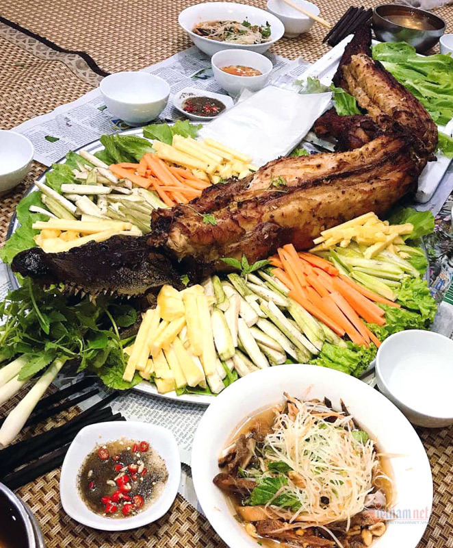 Cá sấu nguyên con rẻ như rau, nướng ăn liền ngày bán 2 tạ-11