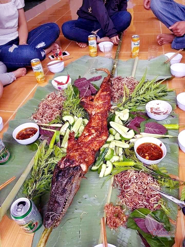 Cá sấu nguyên con rẻ như rau, nướng ăn liền ngày bán 2 tạ-9